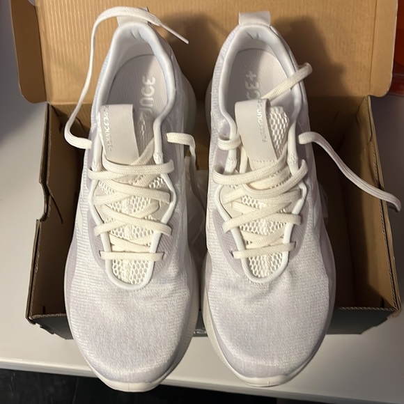 Women’s sneakers - Picture 2 of 4